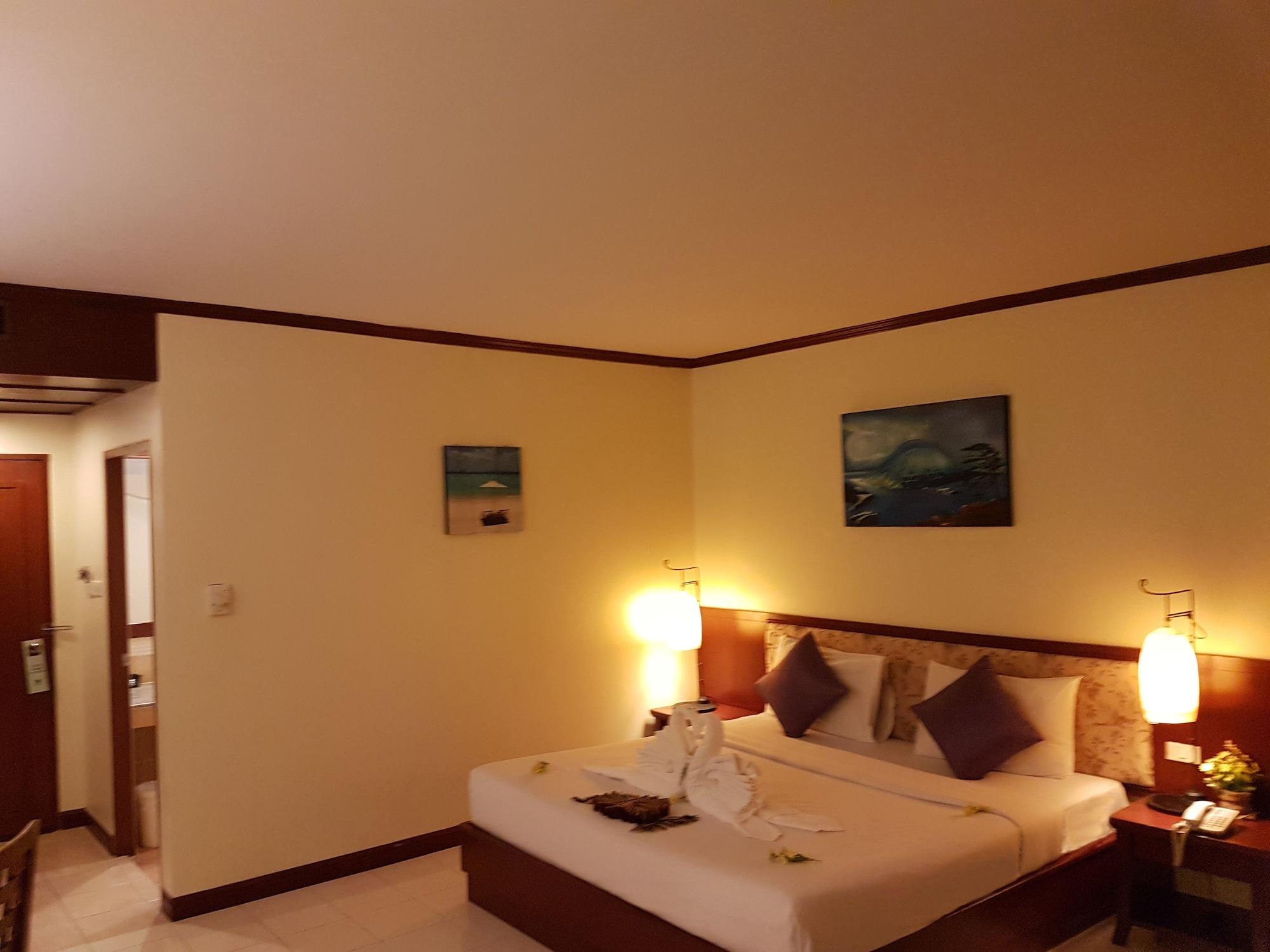 Bauman Ville Hotel Phuket Bagian luar foto