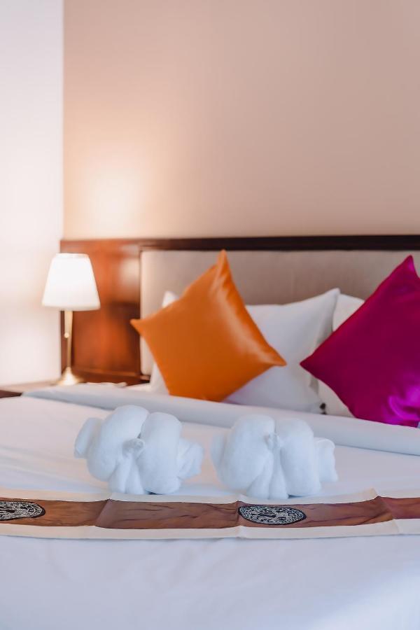Bauman Ville Hotel Phuket Bagian luar foto