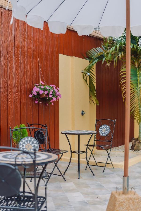 Bauman Ville Hotel Phuket Bagian luar foto