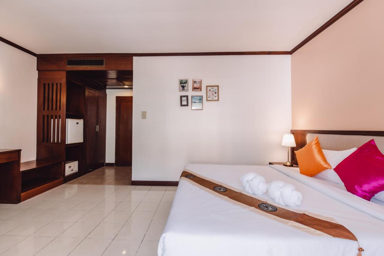 Bauman Ville Hotel Phuket Bagian luar foto