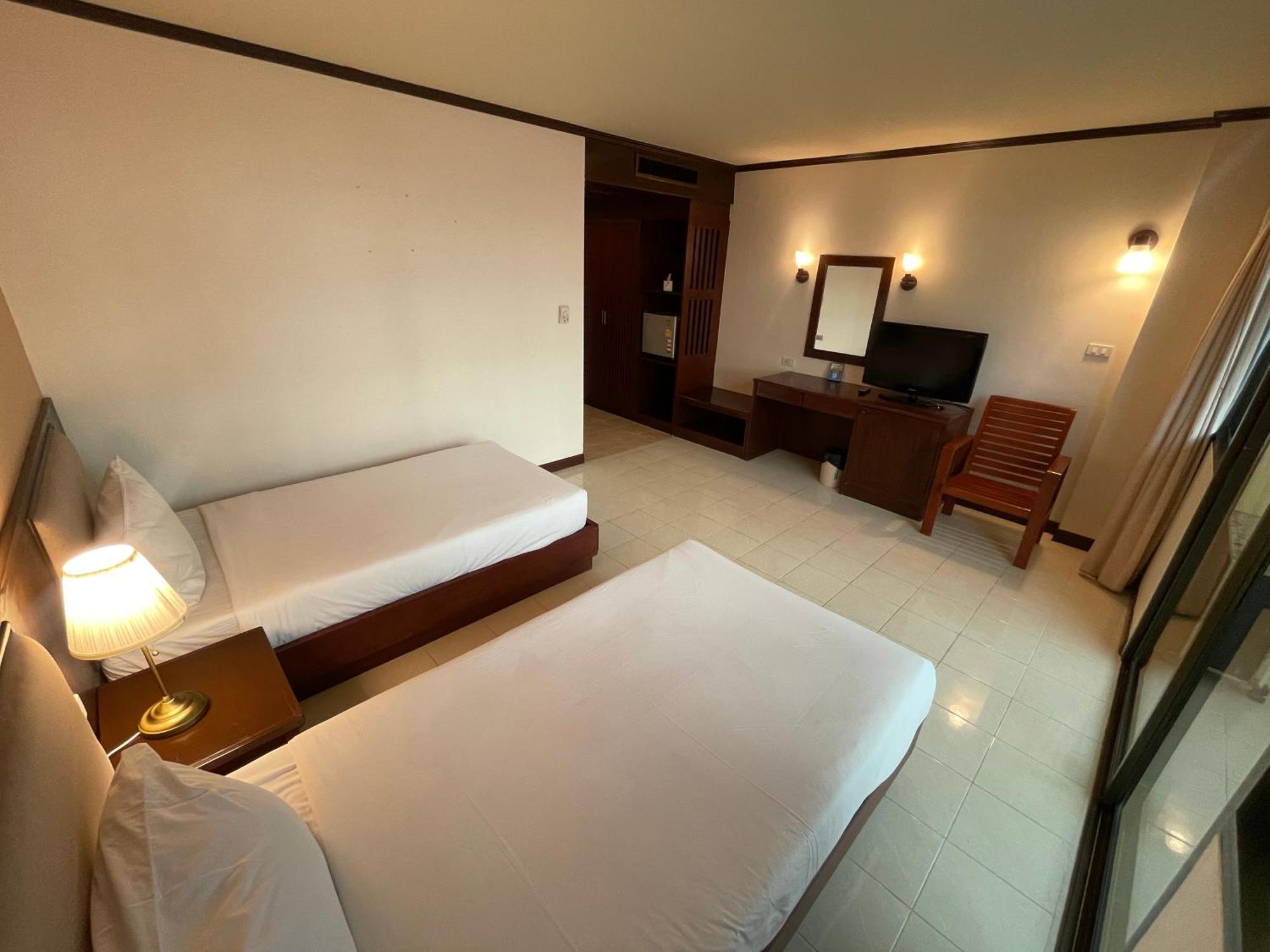 Bauman Ville Hotel Phuket Bagian luar foto